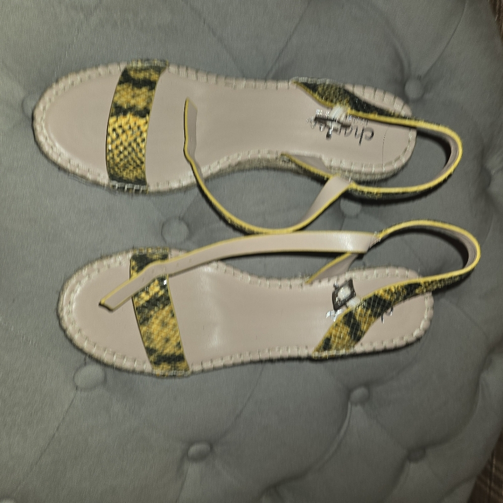 Charles David yellow snakeskin wedge espadrilles sandals shoes 8.5M
